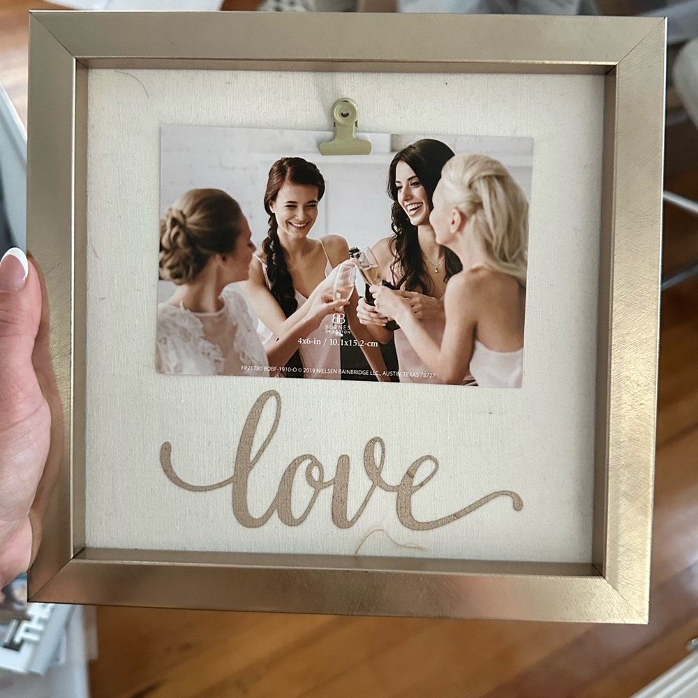 🌸 NWT Love Gold frame